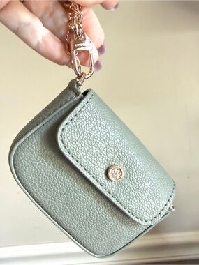 🎅🏻 Sale Anne Klein NEW Sage Green Key & Card Pouch with Gold Chain- AirPods too